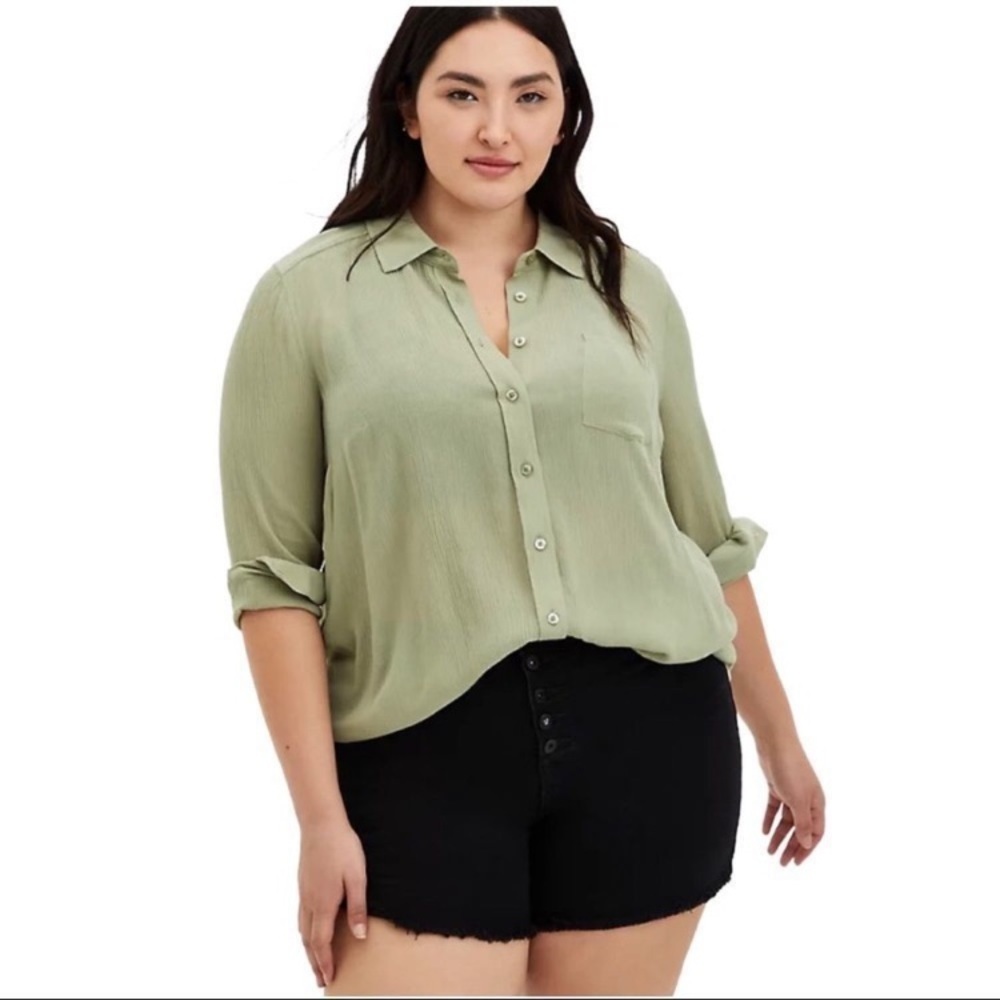 Torrid Lightweight Gauzey Button Up Top Size 00